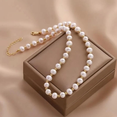 Picture of Garland off White Pearl Garland Women Fashion Tenoor - Multi