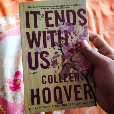 Picture of It Ends With Us (Paperback) White Print