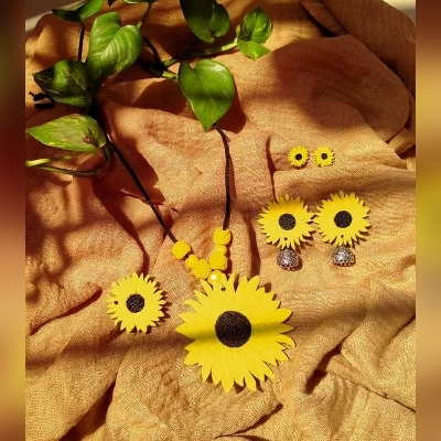 Picture of Wooden Hand Painted Handicraft Jewellery, Color as shown in picture, Custom color or design ornaments - Multicolor