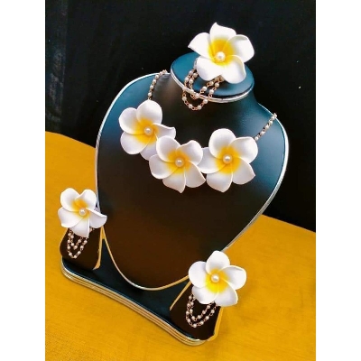 Picture of Artificial Flower Gorgeous Bridal Set 4 Piece set - Multicolor