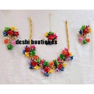 Picture of Beautiful  rose gajra   for women