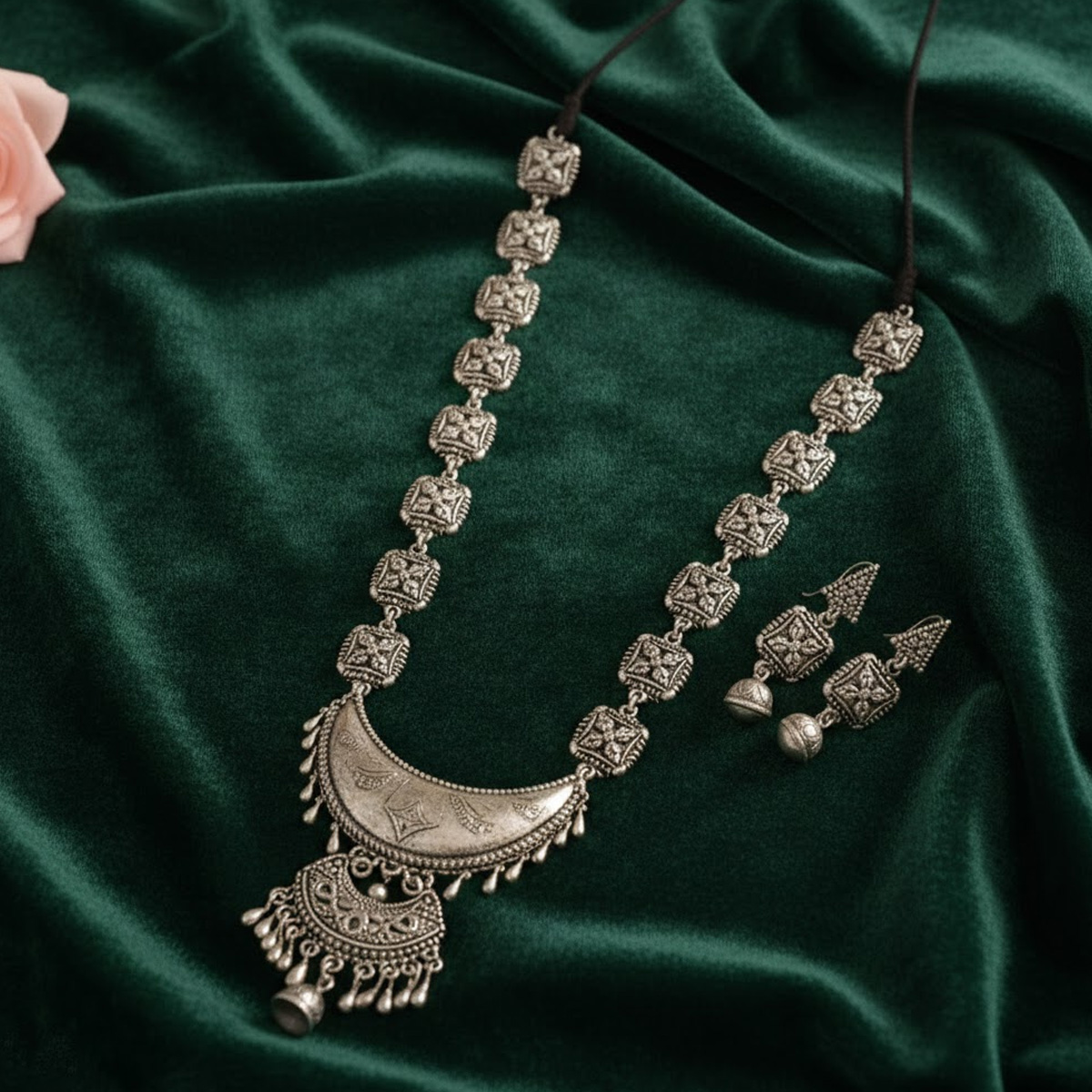 Picture of Beautiful  Antic jwellery sets  for women