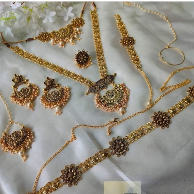 Picture of Entice Jewelry Set for Women Colorful Elegant Design Necklace Earrings Bracelet Combo - Gold