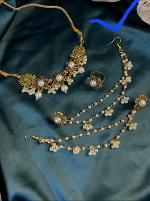 Picture of Gorgeous party wear antique golden necklace and earring set for girls and woman. - Gold