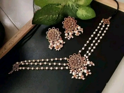 Picture of Gorgeous party wear antique golden necklace and earring set for girls and woman. - Gold