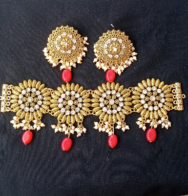 Picture of Gorgeous party wear antique golden necklace and earring set for girls and woman. - Gold