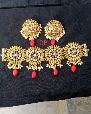 Picture of Gorgeous party wear antique golden necklace and earring set for girls and woman. - Gold