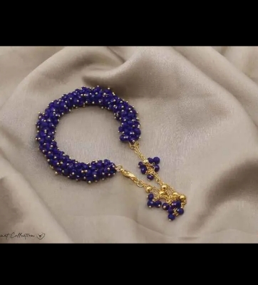 Picture of Gorgeous party wear antique golden necklace and earring set for girls and woman. - Gold