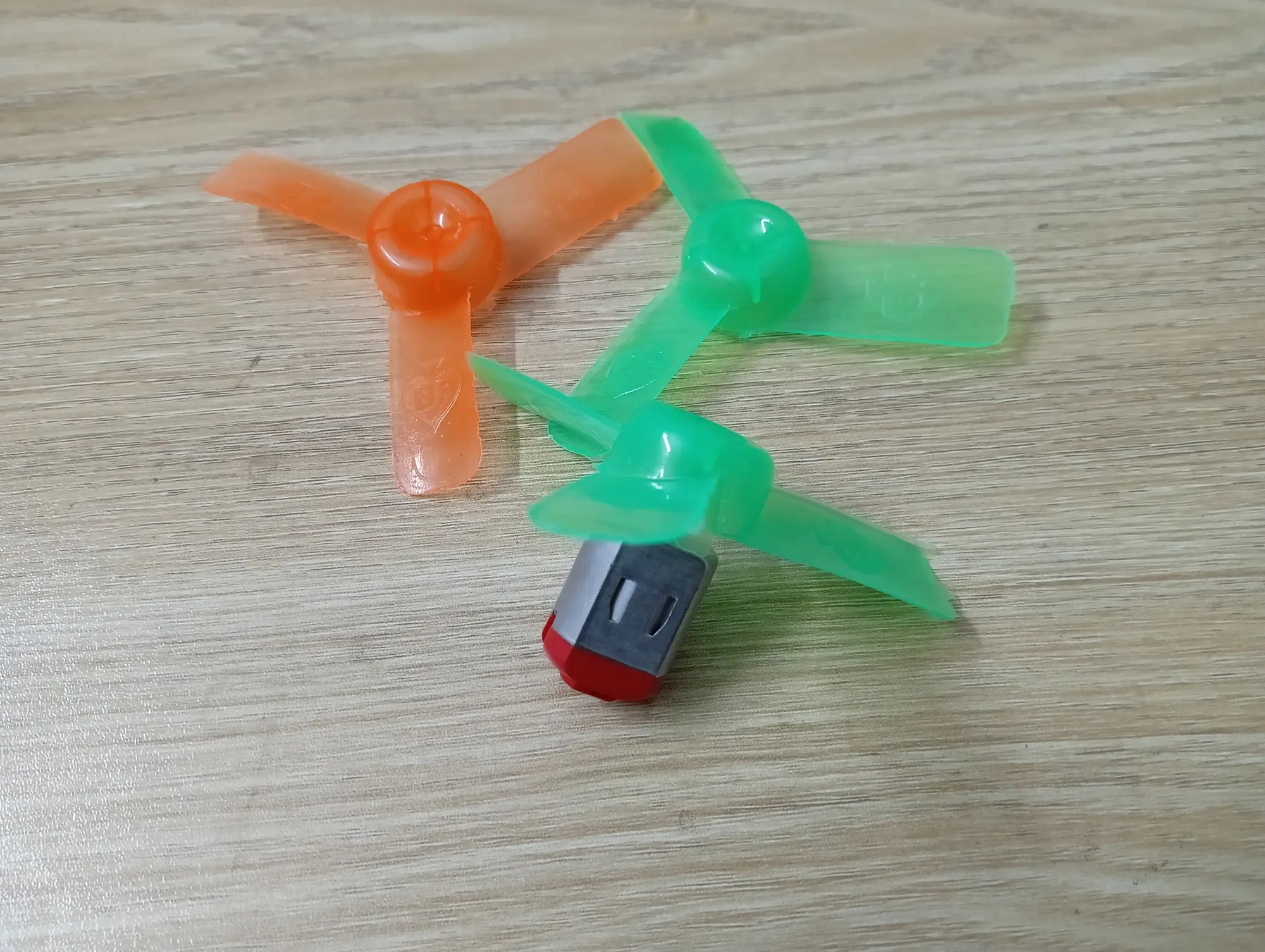 Picture of Micro Dc motor with Fan for Toy and DIY projects -1 pair(Multicolor)