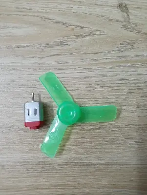 Picture of Micro Dc motor with Fan for Toy and DIY projects -1 pair(Multicolor)