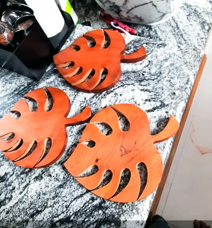 Picture of 1 pcs Wooden Leaf Wall Dacoration Chopping / Cutting Board ( With Color ) - Multicolor