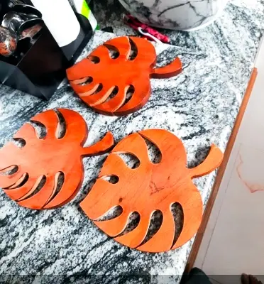 Picture of 1 pcs Wooden Leaf Wall Dacoration Chopping / Cutting Board ( With Color ) - Multicolor