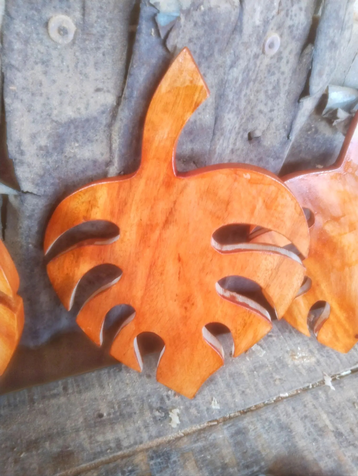 Picture of 1 pcs Wooden Leaf Wall Dacoration Chopping / Cutting Board ( With Color ) - Multicolor