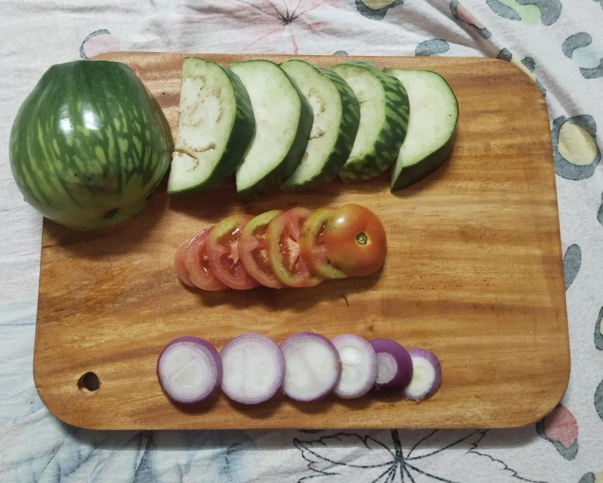 Picture of Simple Style Wooden Chopping Board (10 inch by 14 inch ) - Multicolor