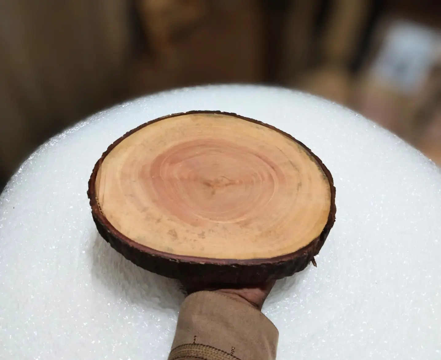 Picture of wooden slices chopping board with bark ( 7 inch ) - Multicolor