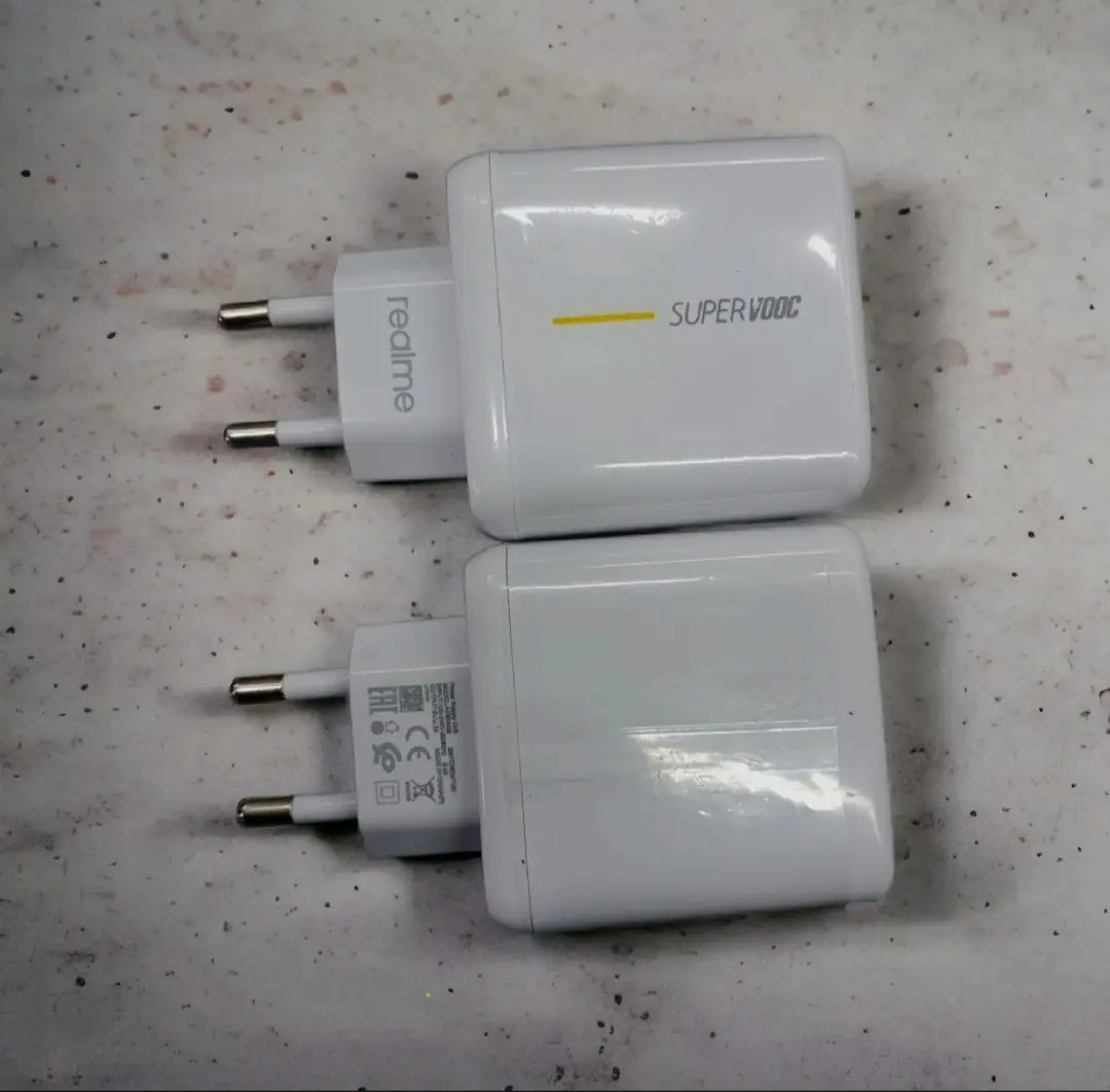 Picture of Real Me SUPER VOOC CHARGER 65W Power adapter Kit 5V - 2A / 10V - White