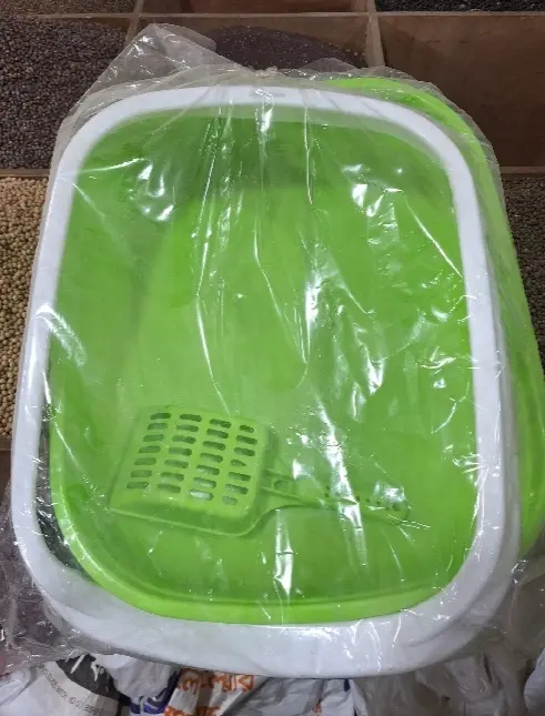 Picture of Cat Litter Box with Free Scoop