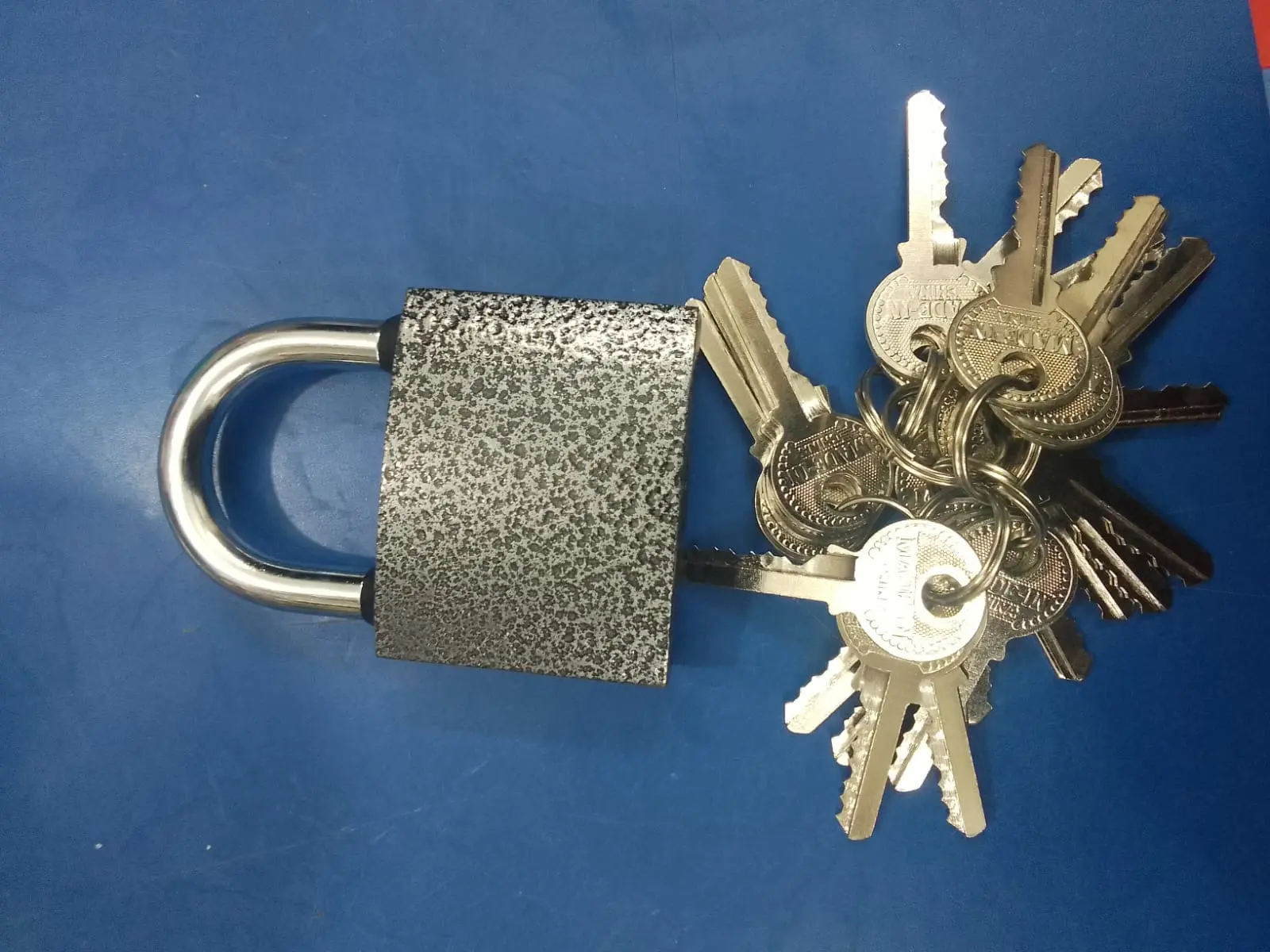 Picture of 63mm China Black Heavy Duty IRON Padlock Metal liver (Black)