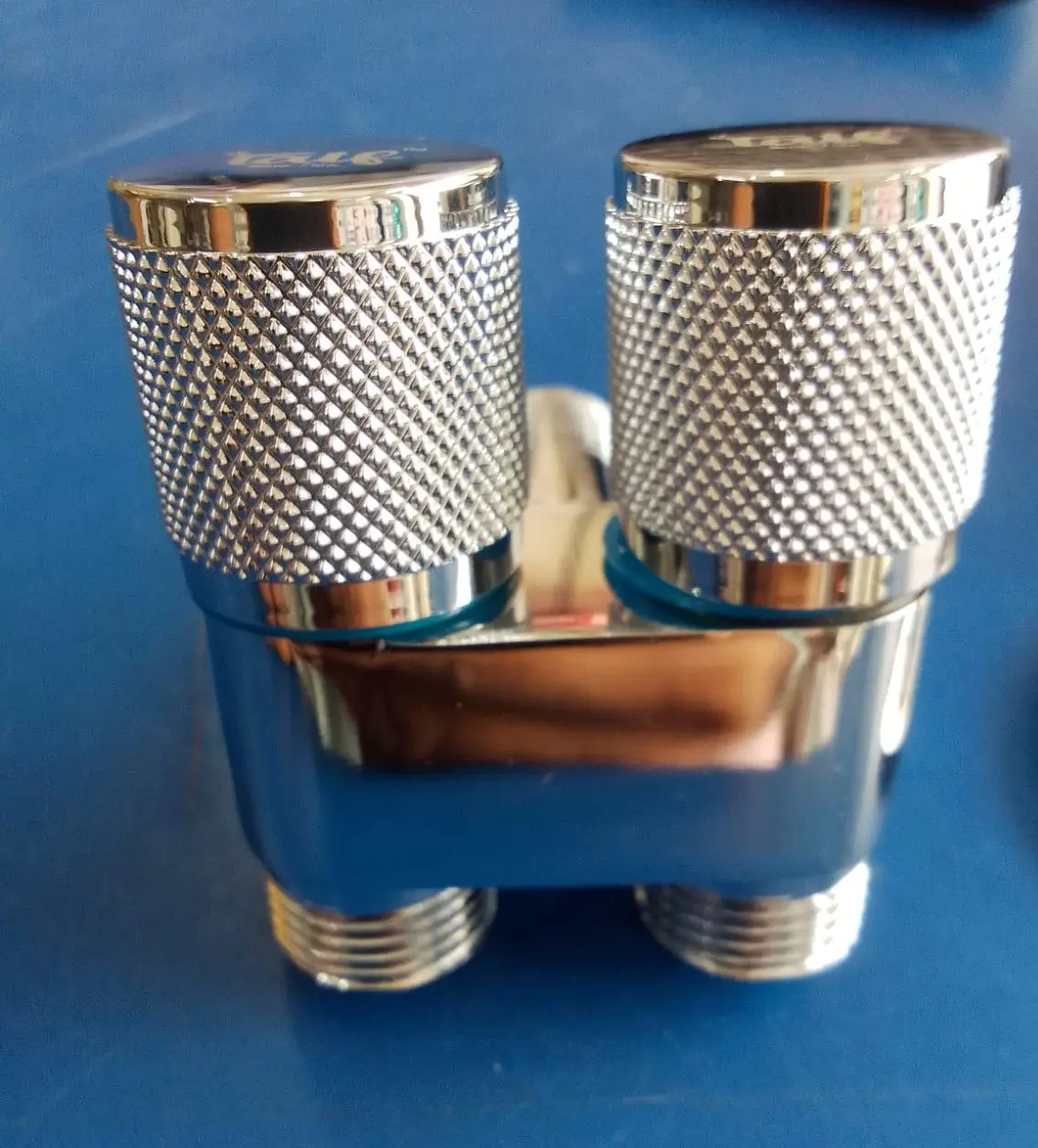 Picture of 1 in 2 Out Dual Control Valves for Washing Machine - Bathroom Faucet, & Pull Out Sprayer, Accessory for Easy Temperature & Flow Control, Bathroom Upgrade2 in one silver