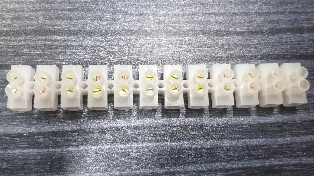 Picture of Terminal block 6 ampere connector 2 stick Electrical Wire Connector 6 Ampere - White