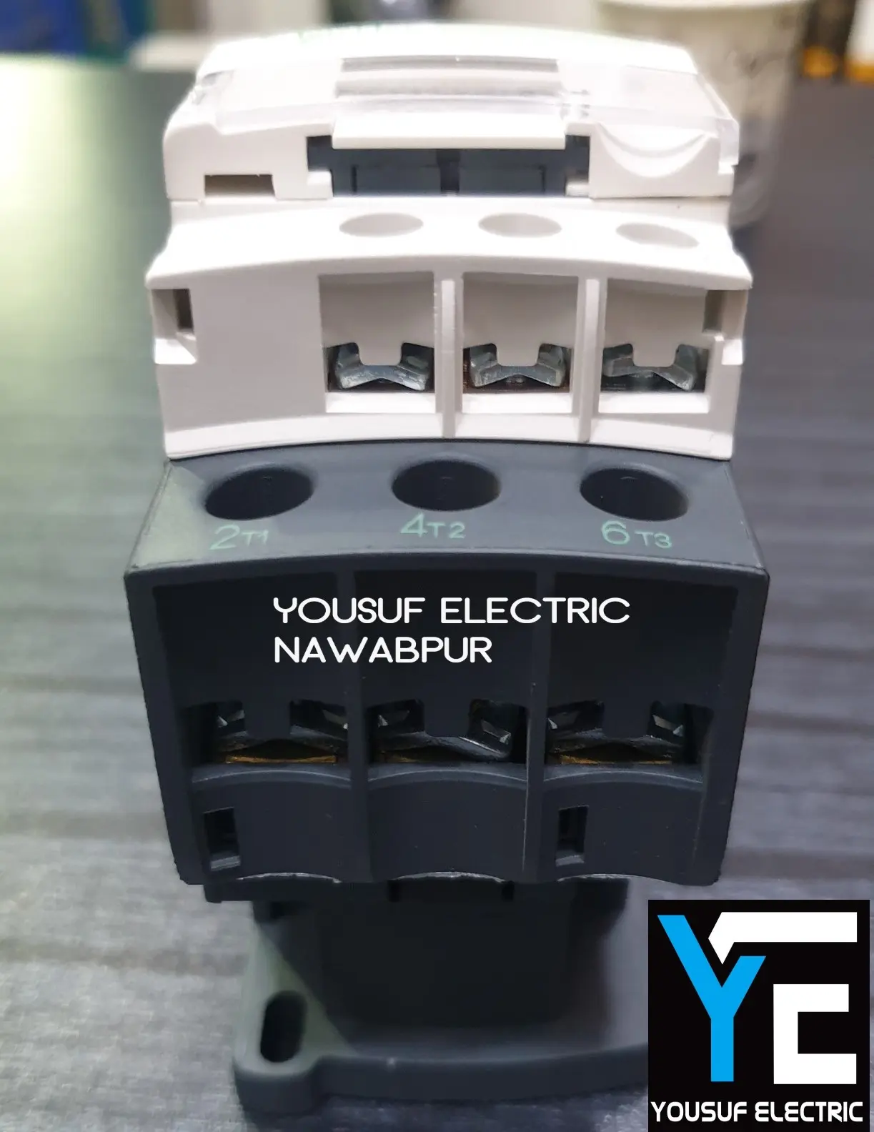 Picture of Magnetic contactor switch schneider LC1D32 tesys AC 220V ITH 50A - White