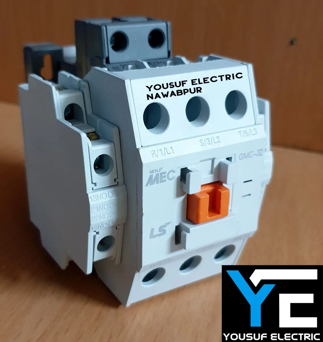 Picture of Magnetic Contactor LS GMC 32 3P 50 Ampere AC 3p 2NO 2NC Copper coil Voltage AC 220V three phase for Industrial use replace Finder Relay - White