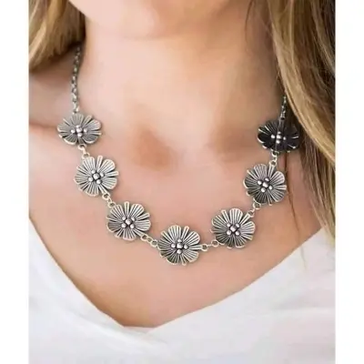 Picture of Entice jewellery set for women - Silver