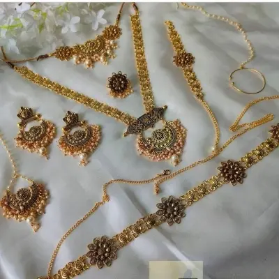 Picture of Entice Jewelry Set for Women Colorful Elegant Design Necklace Earrings Bracelet Combo - Gold