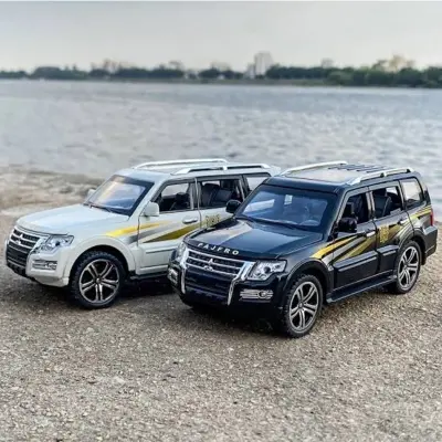 Picture of 1 PC 1:32 Mitsubishi Pajero SUV Diecast Alloy Car Premium Model Vehicle Metal Toy Model Pull back Sound Light(Multicolor)