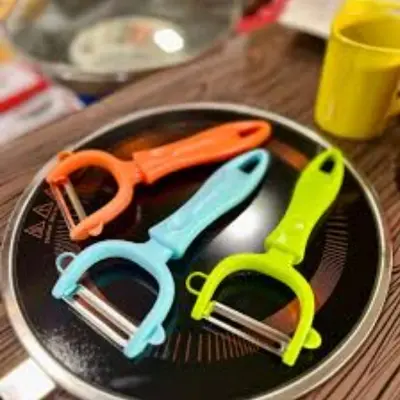 Picture of 1PC Vegetable cutter / Kitchen/ Fruit Peeler/ Slicer MULTIPLE COLOR(Multicolor)