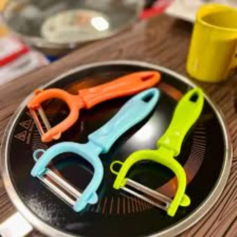 Picture of 1 PC Vegetable cutter / Kitchen/ Fruit Peeler/ Slicer MULTIPLE COLOR(Multicolor)