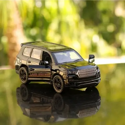 Picture of 1 PC Land Cruiser 1:36 Bulk large alloy off-road car model simulation children's toy car(Multicolor)
