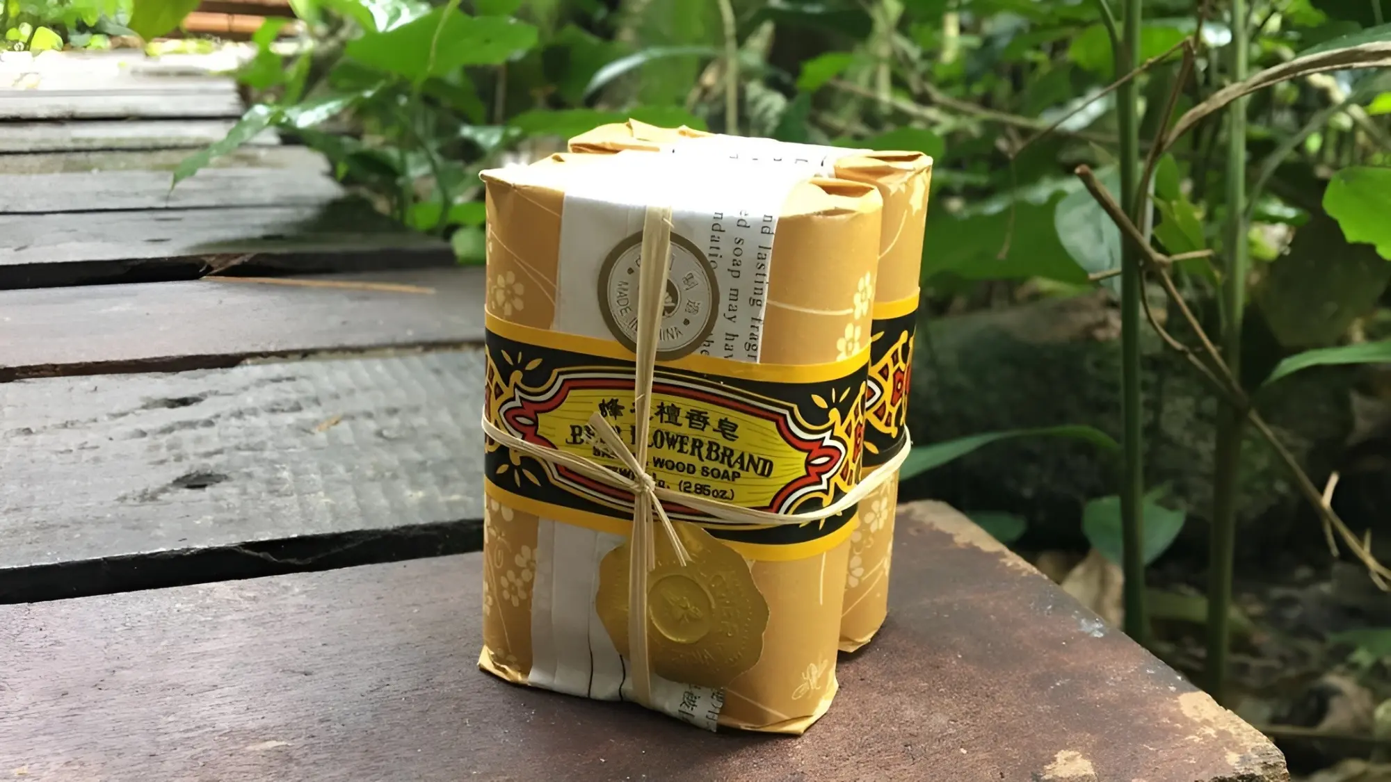 Picture of Bee & Flower Soap Bar Sandalwood Soap Moisturizing Bath Bar Soap Nourishes Your Skin 4.4 oz(Pack of 4)