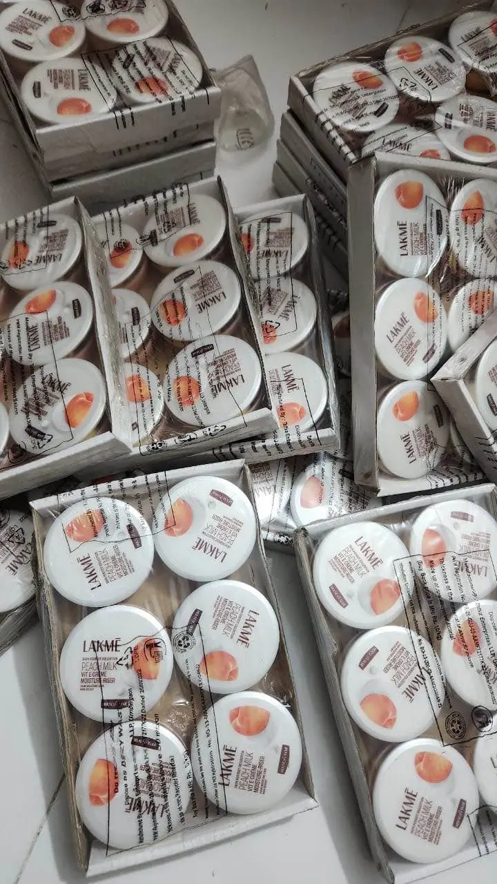 Picture of Lakme Skin Perfect Collection Peach Milk Vitamin E Cream Moisturiser  25ml