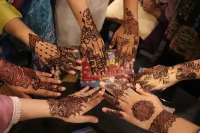 Picture of 1pcs Dhakaiya Synthetic Fast Colour Cone Mehedi (30gm) Mehendi Cone