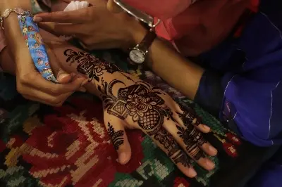 Picture of 1pcs Dhakaiya Synthetic Fast Colour Cone Mehedi (30gm) Mehendi Cone