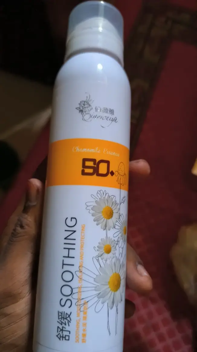 Picture of Chamomile Essence Shoothing, Moisturizing, Isolating And Protecting Sunscreen Spray SPF 50 new(Glow N Touch Beauty)