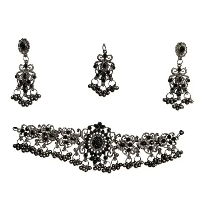 Picture of new fashionable necklace/chokers set FOR women