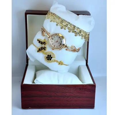 Picture of Valentine's Day Gift Set for Women & girls with 4 Pcs Petal Gold Quartz Watches Set, and Bracelet