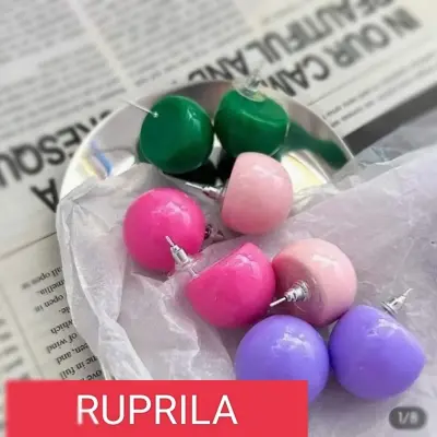Picture of Round Crystal Earring Macaron pearl New dopamine girl acrylic earrings sweet small fresh sphere cute earrings for Girls