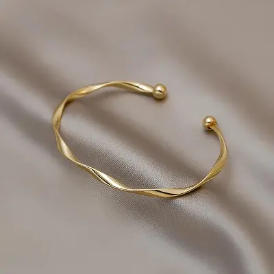 Picture of Classic Premium Retro Style Twisted Twist Metal Bracelet for Women