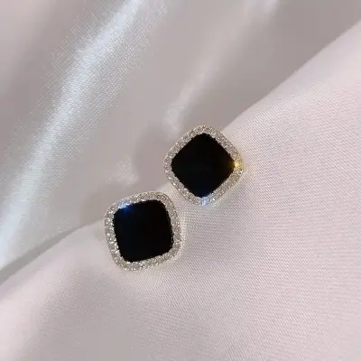 Picture of Fashion Black Square Stud Earrings