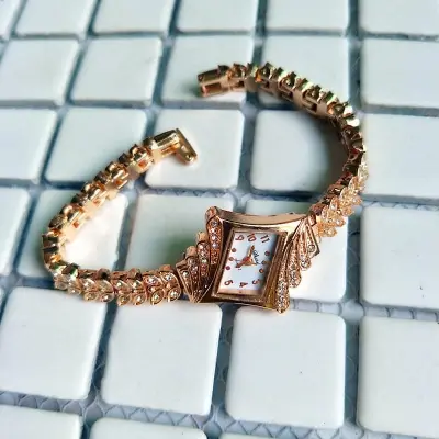 Picture of Best Watch For Smart Women Stylish Girls