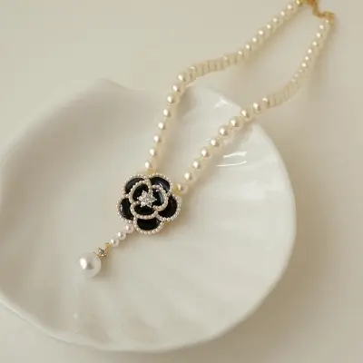 Picture of Black Rose Necklace Light Luxury Niche Pearl Rose Flower Chain  Necklace For Women