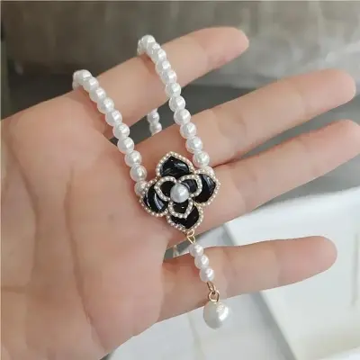 Picture of Black Rose Necklace Light Luxury Niche Pearl Rose Flower Chain  Necklace For Women