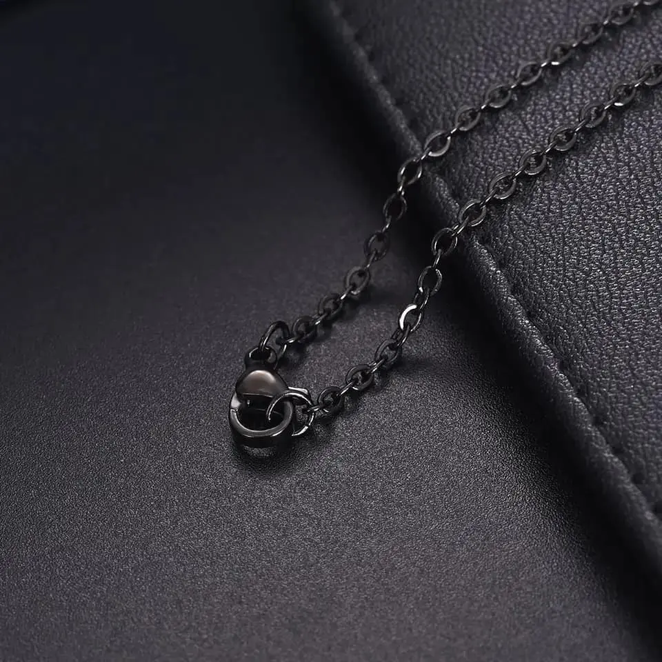 Picture of Black Color Metal Chain for Men