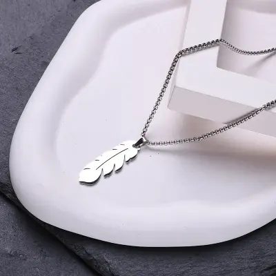 Picture of Men's Necklace Stainless Steel with Lucky Leaf  Pendant and SilverChain  Stainless Steel