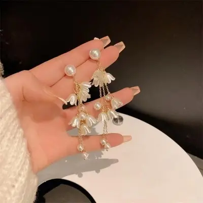 Picture of Korean Elegant Cute Rhinestone Butterfly Stud Earrings For Women Girls Fashion Metal Chain Boucle D'oreille Jewelry Gifts