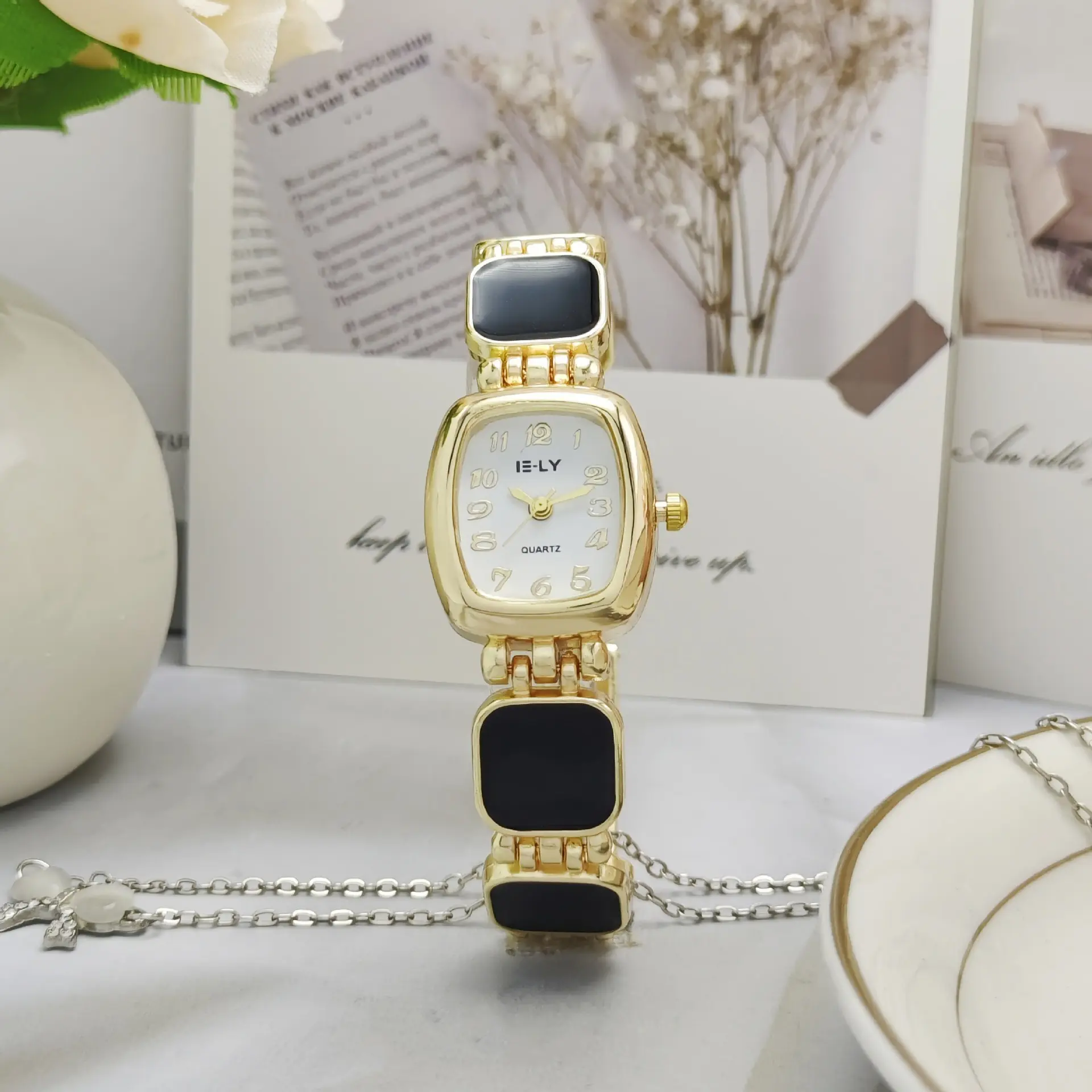 Picture of Luxury Fashion Watch Casual Watch For Women