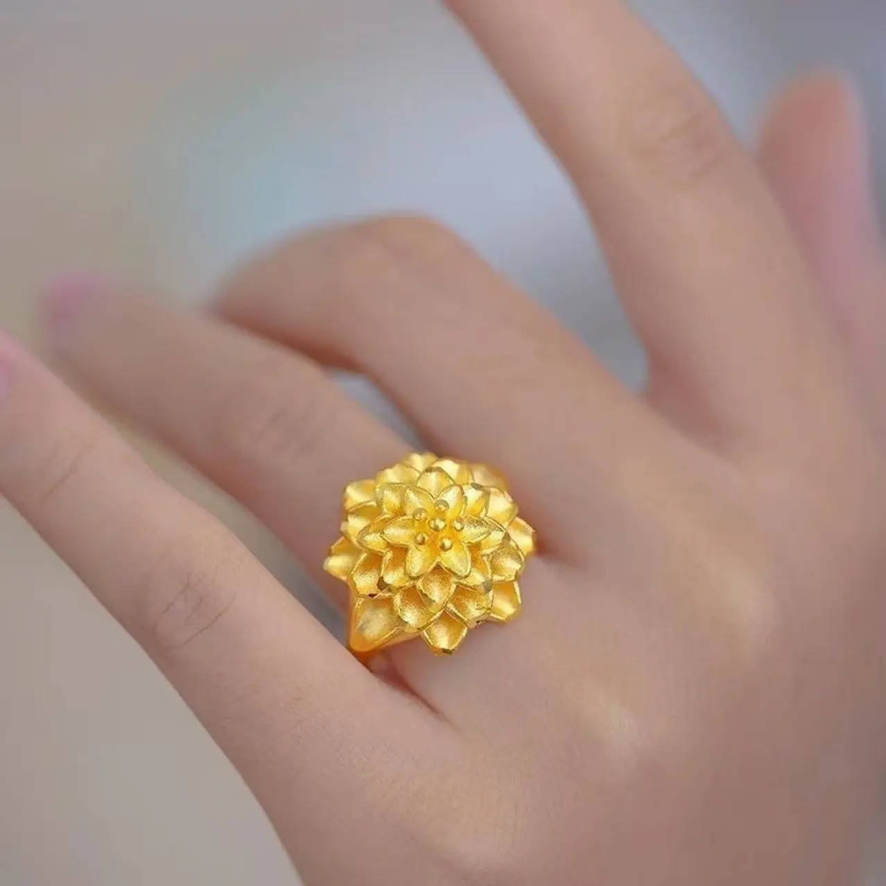 Picture of Vintage Look Gold Plated Flower Ring - Durable & Comfortable